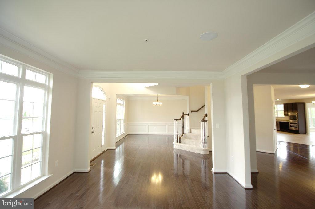 1506 St James Road Accokeek, MD 20607 - Photo 6 of 30 Living Room