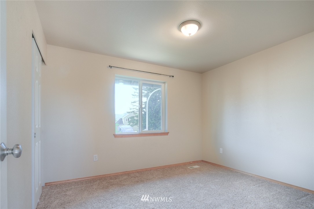 5203 Northeast 5th Court Renton, WA 98059 - Photo 17 of 22
