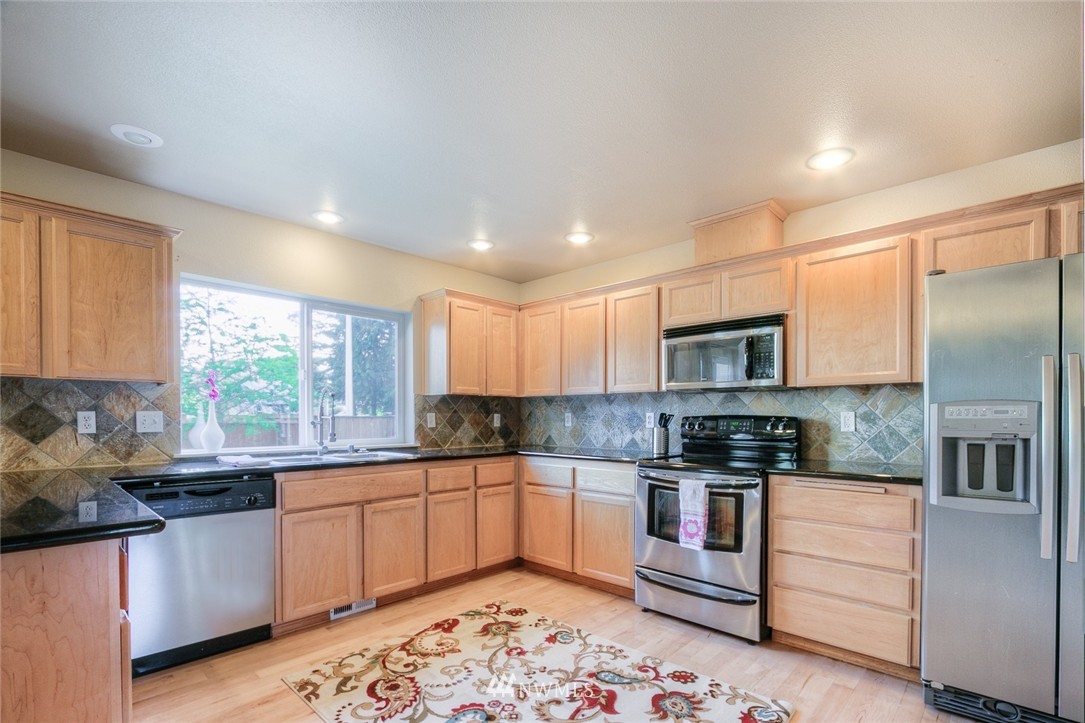 5203 Northeast 5th Court Renton, WA 98059 - Photo 4 of 22