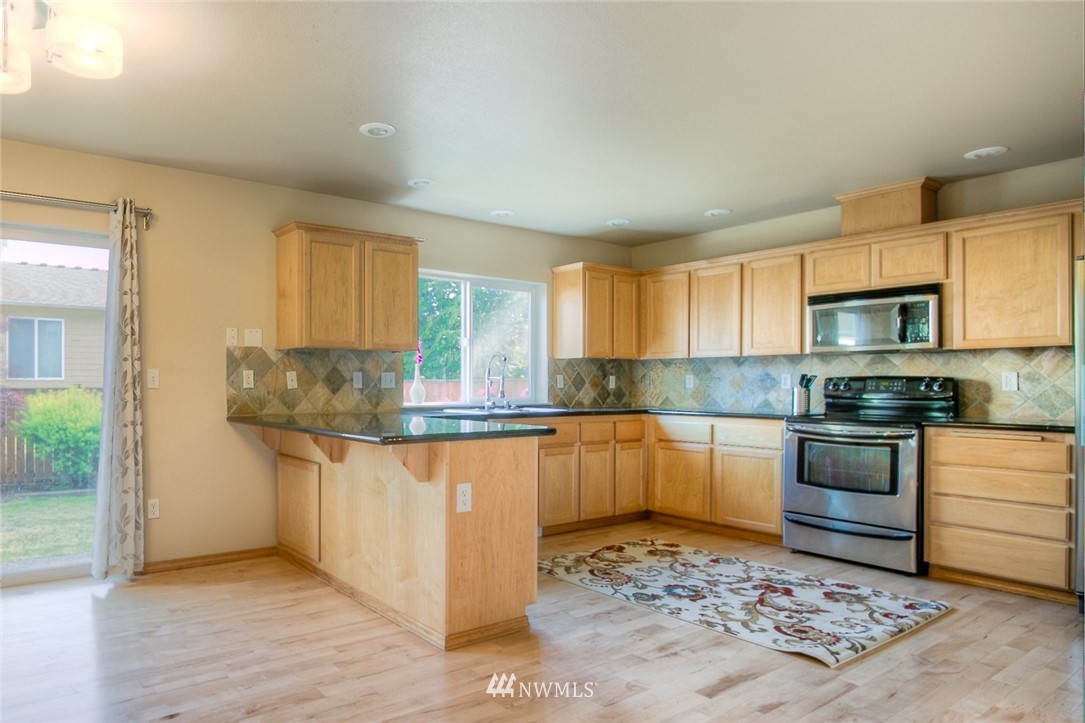 5203 Northeast 5th Court Renton, WA 98059 - Photo 6 of 22