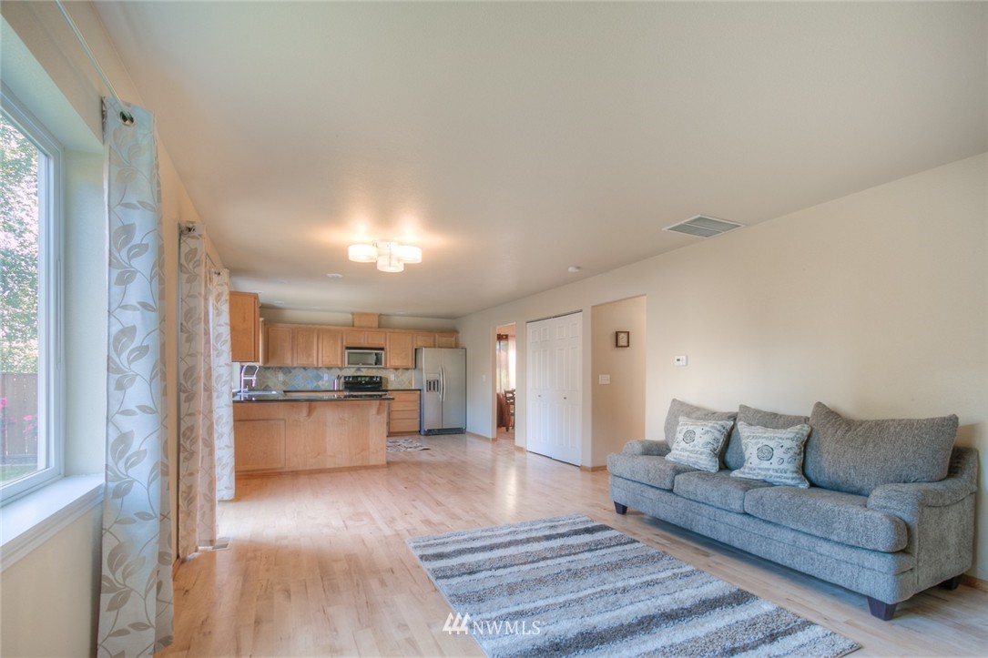 5203 Northeast 5th Court Renton, WA 98059 - Photo 8 of 22