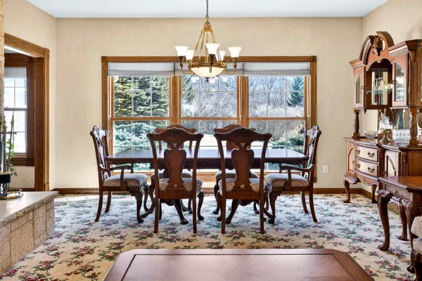 $759,900 | 5565 Applewood Court, Hartford, WI 53027