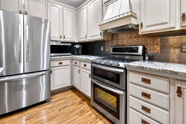 $759,900 | 5565 Applewood Court, Hartford, WI 53027