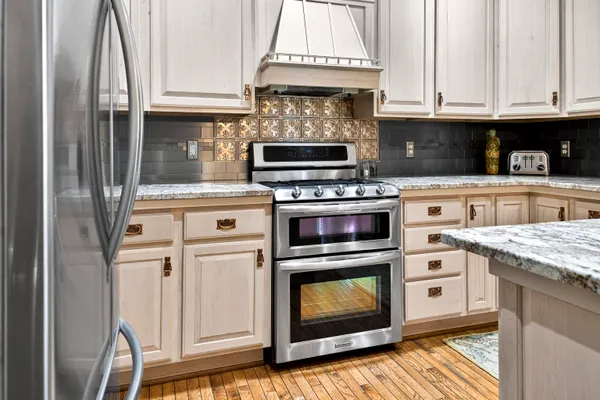 $759,900 | 5565 Applewood Court, Hartford, WI 53027