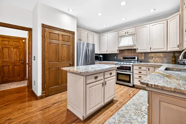 $759,900 | 5565 Applewood Court, Hartford, WI 53027