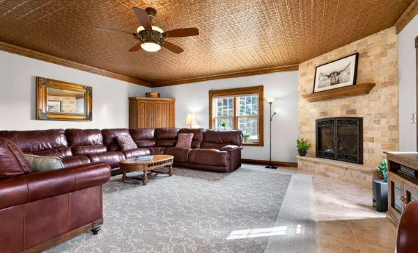 $759,900 | 5565 Applewood Court, Hartford, WI 53027