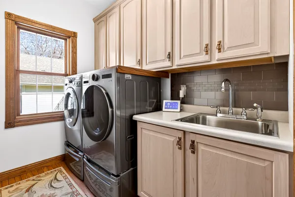 $759,900 | 5565 Applewood Court, Hartford, WI 53027