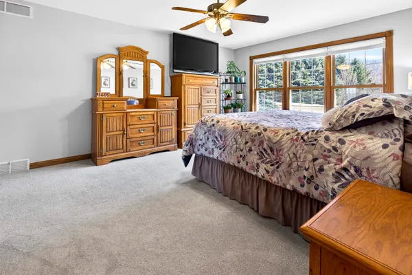 $759,900 | 5565 Applewood Court, Hartford, WI 53027