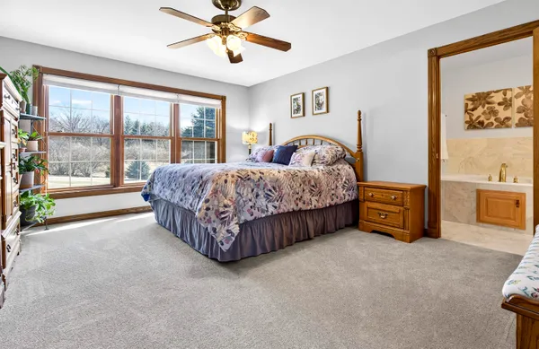 $759,900 | 5565 Applewood Court, Hartford, WI 53027