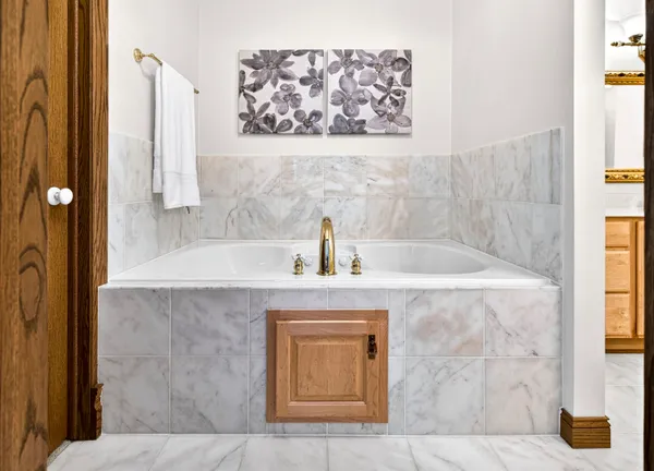 $759,900 | 5565 Applewood Court, Hartford, WI 53027