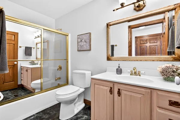 $759,900 | 5565 Applewood Court, Hartford, WI 53027