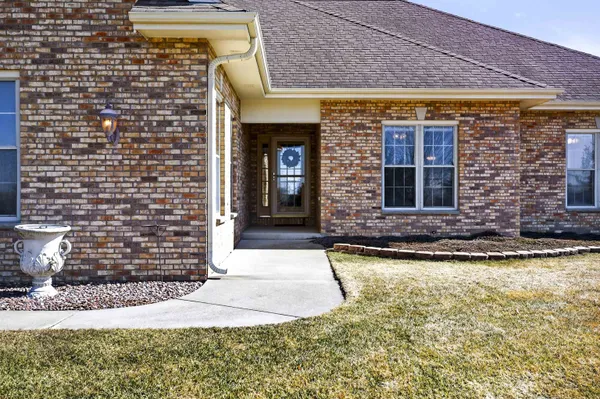 $759,900 | 5565 Applewood Court, Hartford, WI 53027