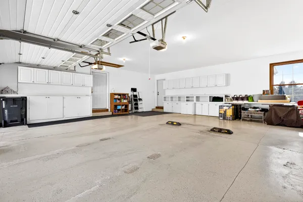 $759,900 | 5565 Applewood Court, Hartford, WI 53027