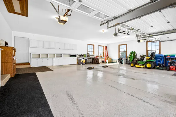 $759,900 | 5565 Applewood Court, Hartford, WI 53027