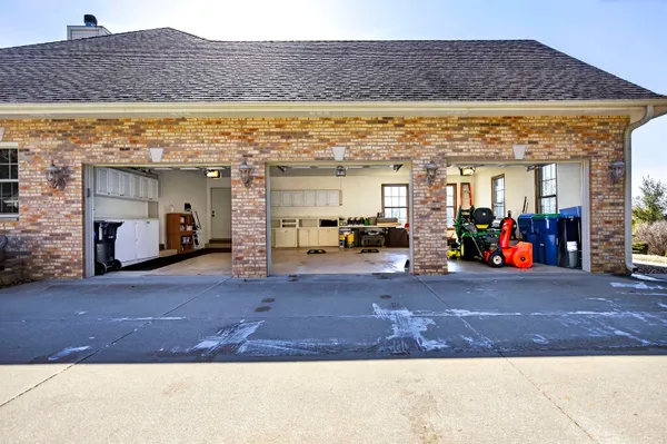 $759,900 | 5565 Applewood Court, Hartford, WI 53027