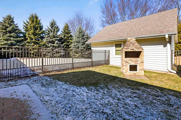 $759,900 | 5565 Applewood Court, Hartford, WI 53027