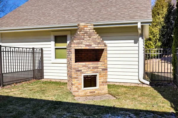 $759,900 | 5565 Applewood Court, Hartford, WI 53027