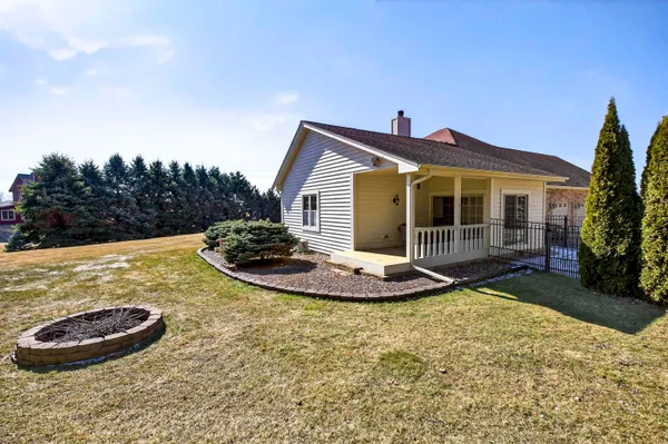 $759,900 | 5565 Applewood Court, Hartford, WI 53027