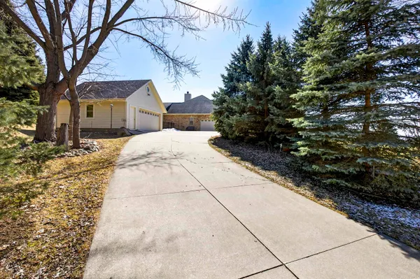 $759,900 | 5565 Applewood Court, Hartford, WI 53027