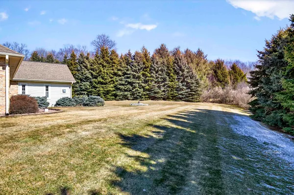 $759,900 | 5565 Applewood Court, Hartford, WI 53027