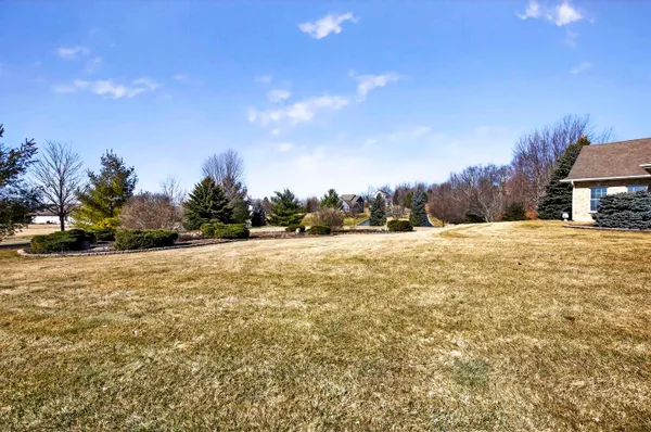 $759,900 | 5565 Applewood Court, Hartford, WI 53027