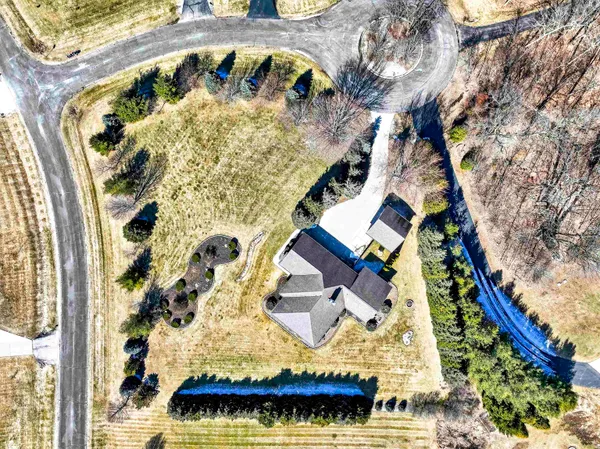 $759,900 | 5565 Applewood Court, Hartford, WI 53027