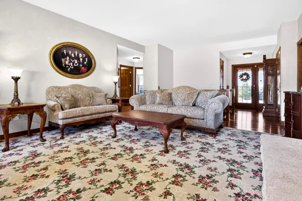 $759,900 | 5565 Applewood Court, Hartford, WI 53027