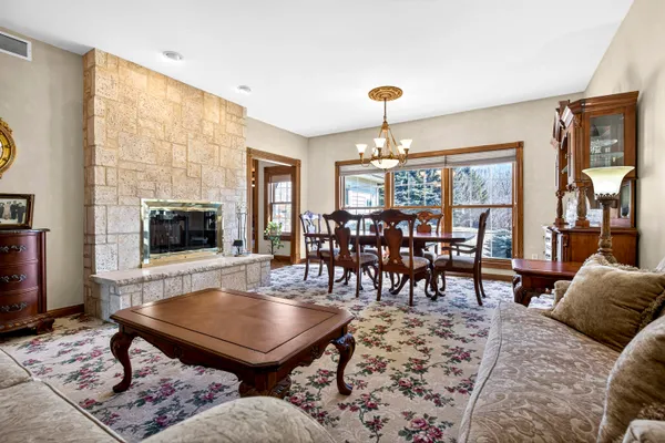 $759,900 | 5565 Applewood Court, Hartford, WI 53027