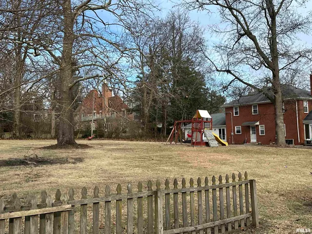 $142,900 | 509 Woodland Place, Jacksonville, IL 62650