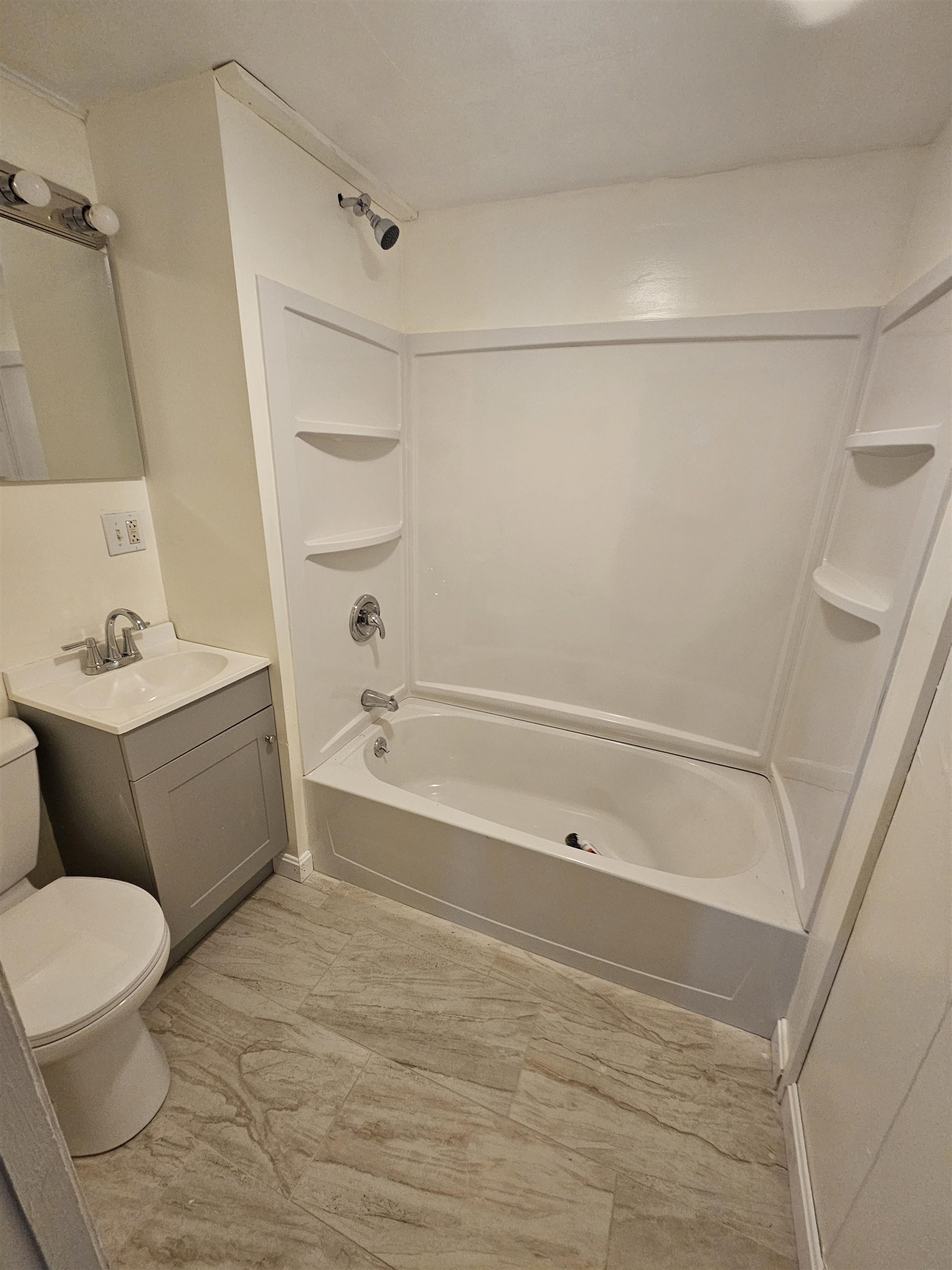 90 Oakland Avenue Manchester, NH 03109 - Photo 6 of 8