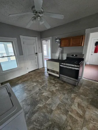 $1,950 | 90 Oakland Avenue, Manchester, NH 03109