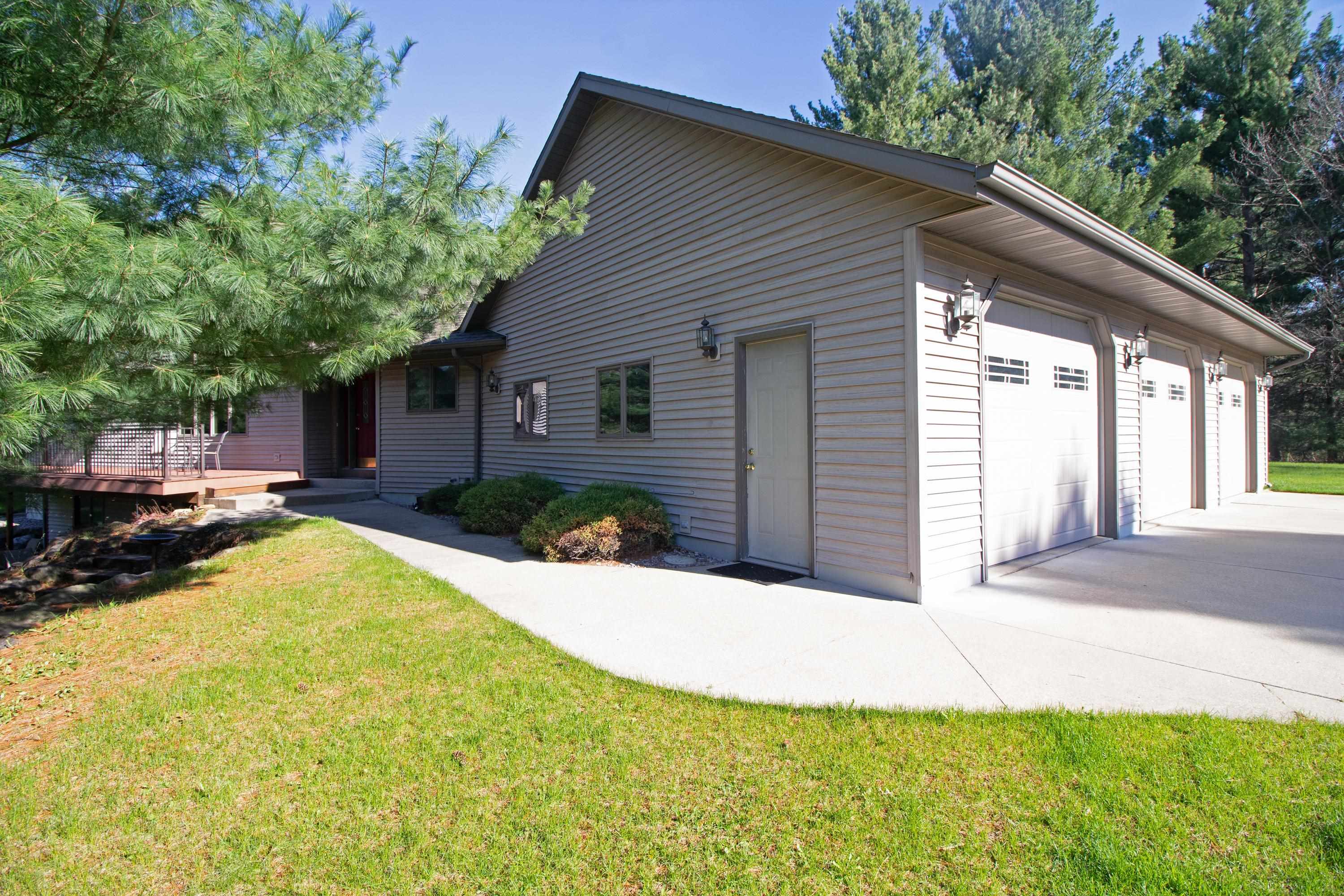 E4564 East Sherwood Spring Green Spring Green, WI 53588 - Photo 4 of 10