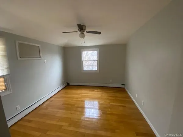 a view of empty room with window