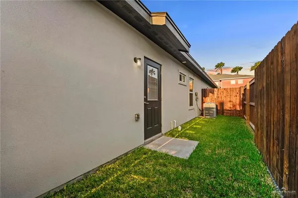 $1,100 | 600 Brito Lane, Unit 3, Weslaco, TX 78599