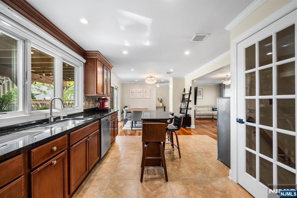 124 Crain Road Paramus, NJ 07652 - Photo 14 of 48