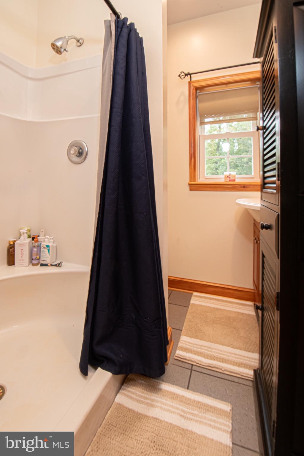 2180 Strasburg Road Front Royal, VA 22630 - Photo 38 of 90 Apartment full bath