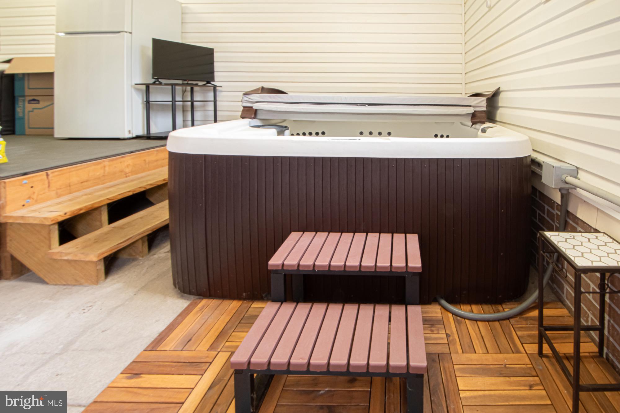 2180 Strasburg Road Front Royal, VA 22630 - Photo 75 of 90 Hot tub conveys
