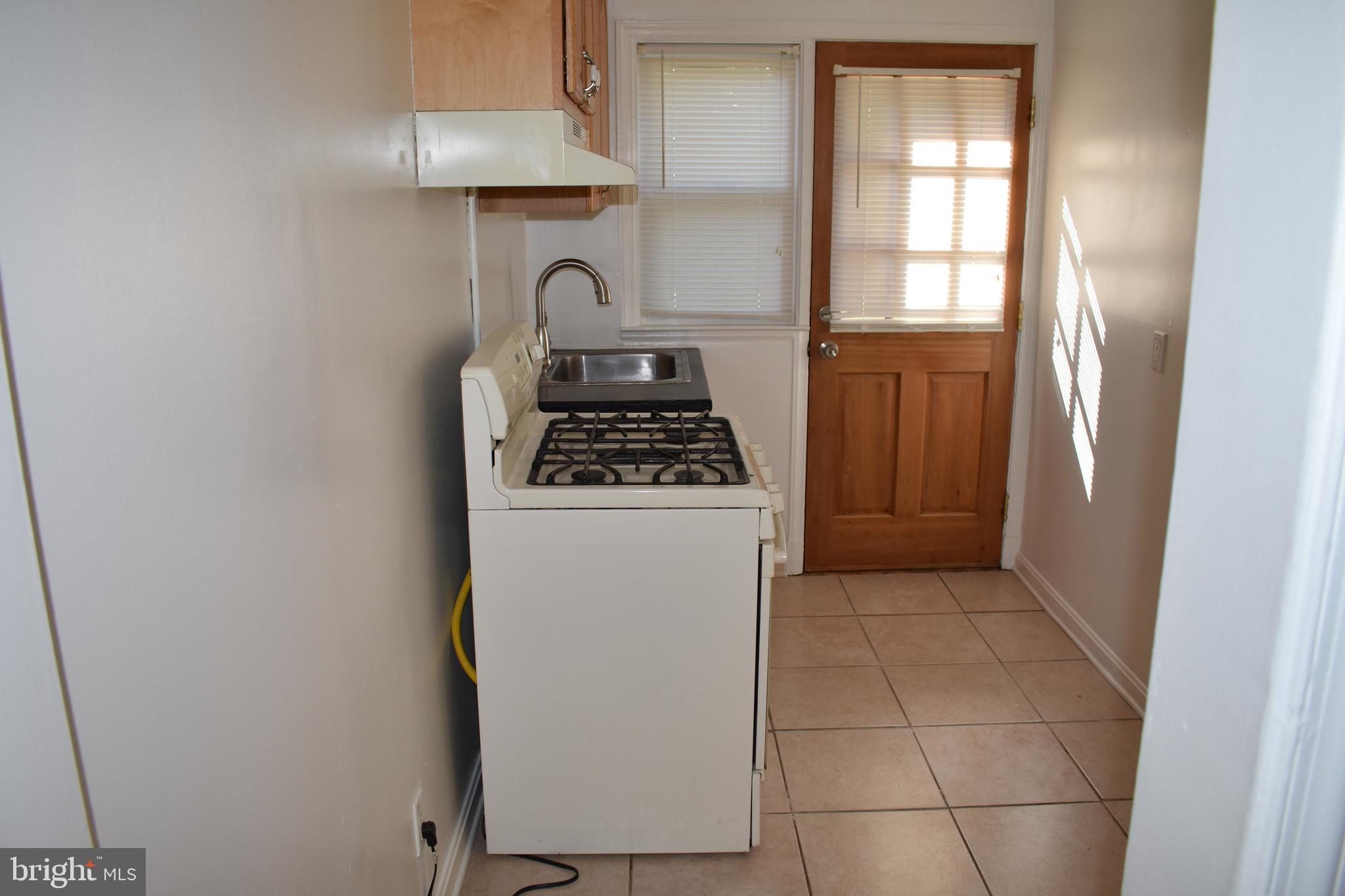 4341 Eldone Road Baltimore, MD 21229 - Photo 4 of 15