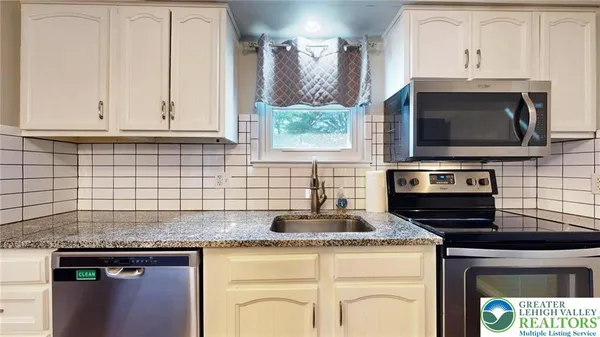 $2,700 | 324 Wolf Drive, Allentown, PA 18104