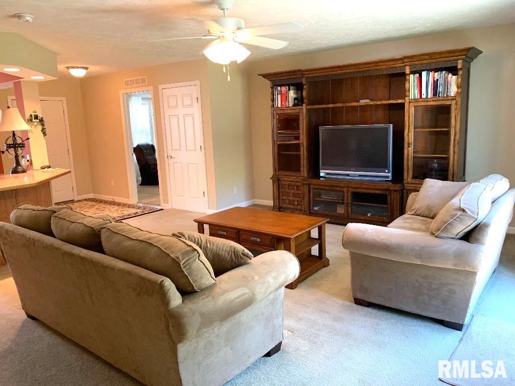 2800 Vía Rosso, Unit 21 Springfield, IL 62703 - Photo 17 of 36
