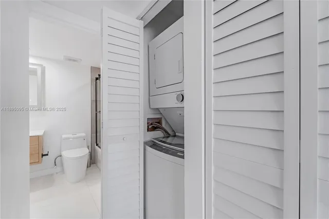 a bathroom with a toilet