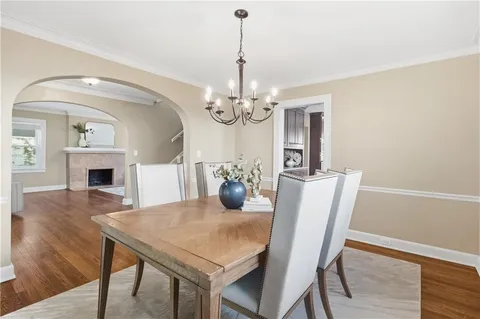 $385,000 | 825 West Gregory Boulevard, Kansas City, MO 64114