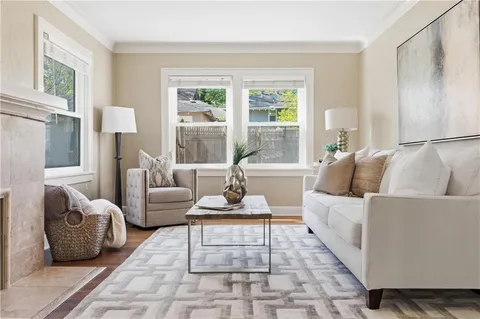 $385,000 | 825 West Gregory Boulevard, Kansas City, MO 64114
