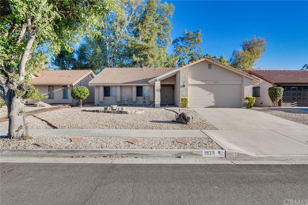 1925 Silver Oak Way Hemet, CA 92545 - Photo 1 of 32