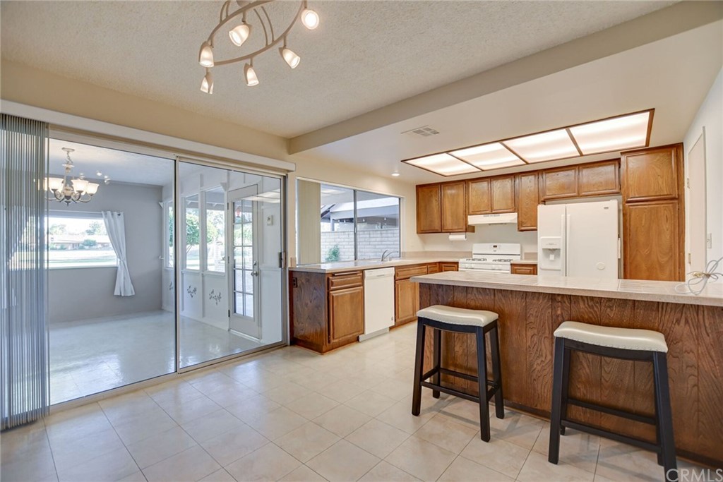 1925 Silver Oak Way Hemet, CA 92545 - Photo 11 of 32