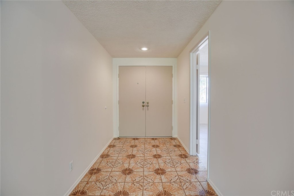 1925 Silver Oak Way Hemet, CA 92545 - Photo 6 of 32