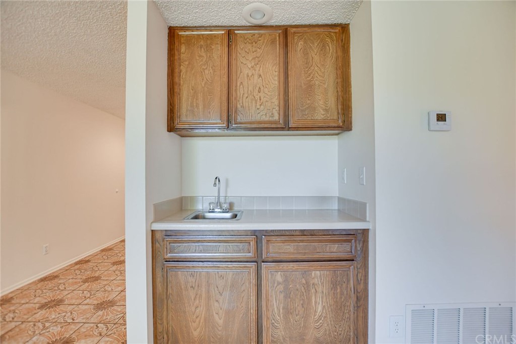 1925 Silver Oak Way Hemet, CA 92545 - Photo 9 of 32