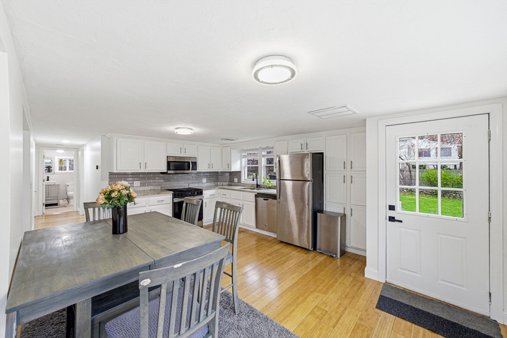 39 Brook Street Mansfield, MA 02048 - Photo 6 of 38