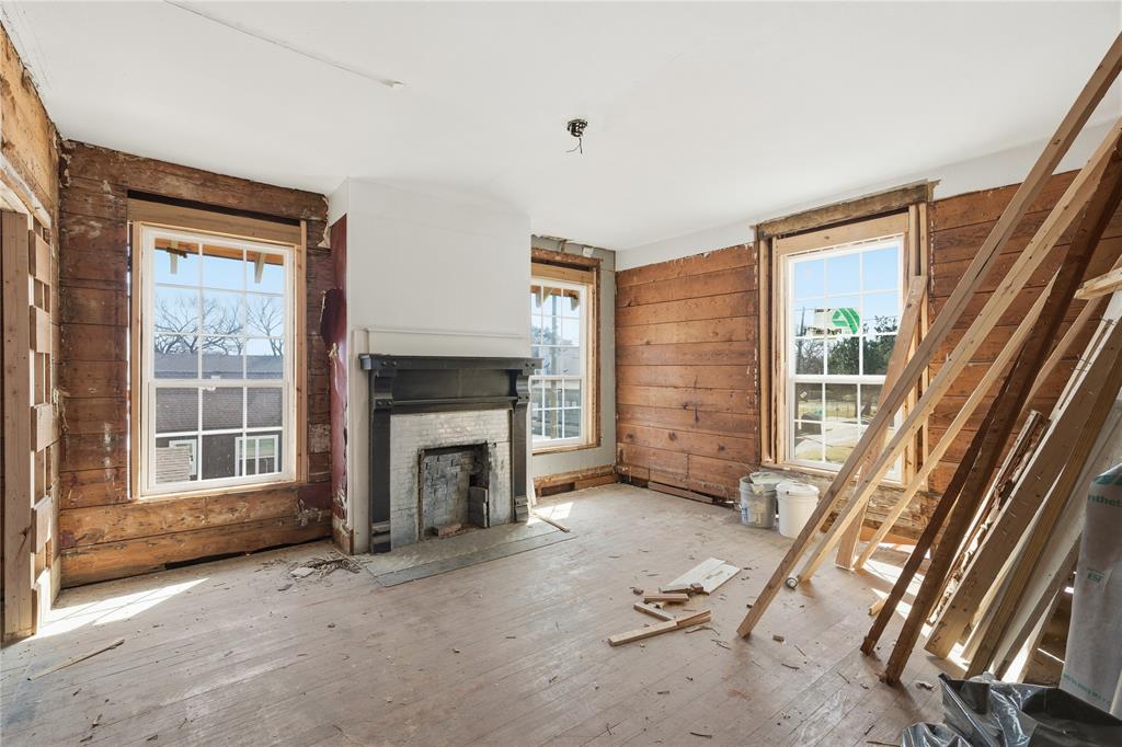 707 North 15th Street Waco, TX 76707 - Photo 13 of 25 Upstairs room with chimney
