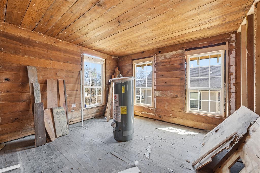 707 North 15th Street Waco, TX 76707 - Photo 15 of 25 Upstairs room